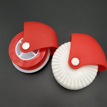 Load image into Gallery viewer, Pastry Wheel Decorator (Set of 2)